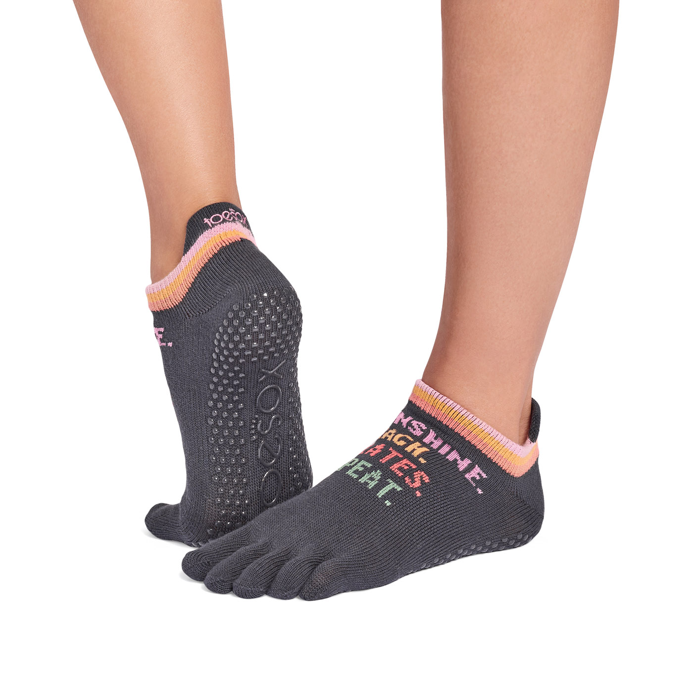 ToeSox ถุงเท้ากันลื่นแยกนิ้ว รุ่น Low Rise ปิดนิ้วเท้า