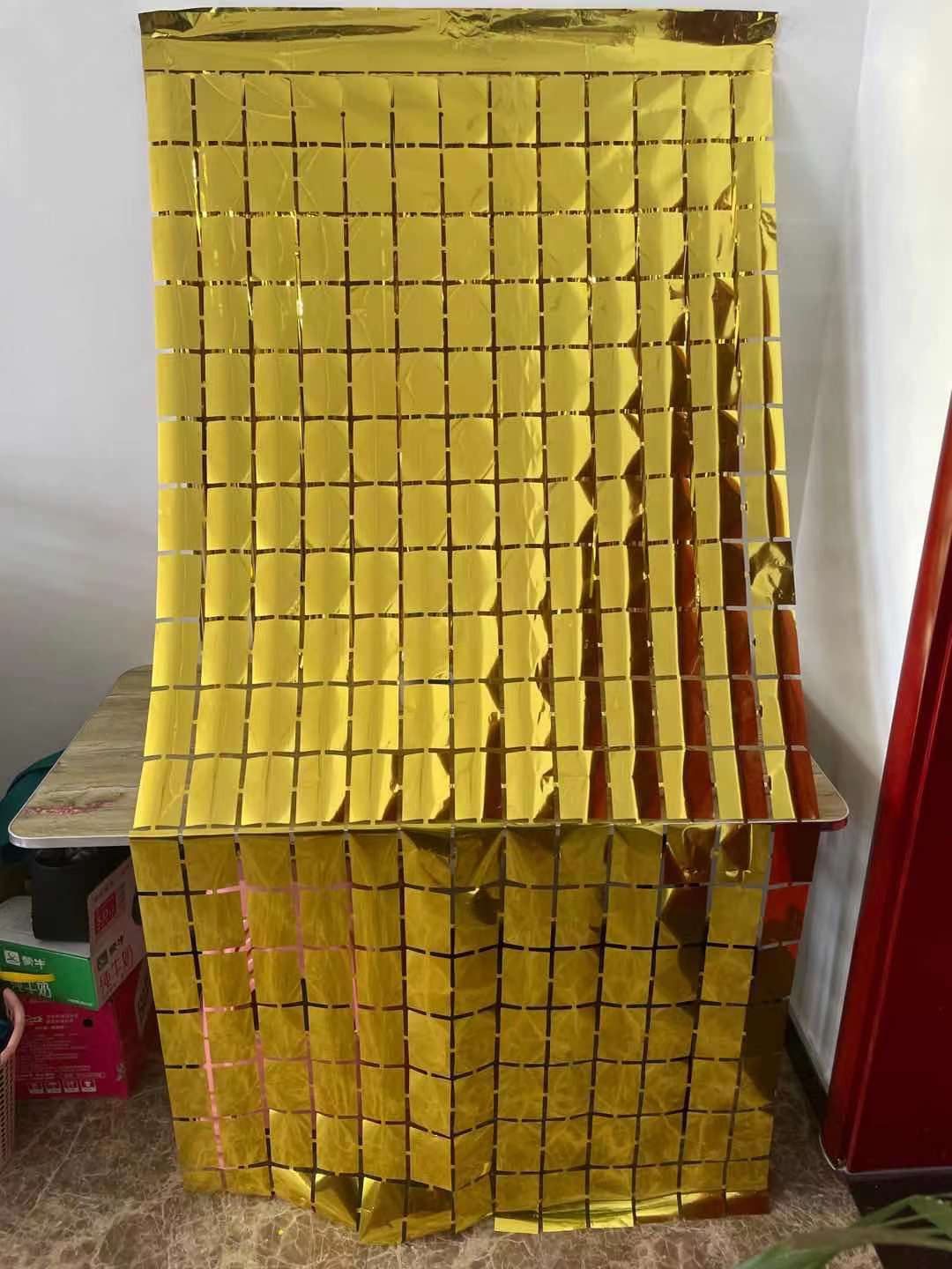 ม่านฟอยล์ foil curtain สี gold (แบบเหลี่ยม)