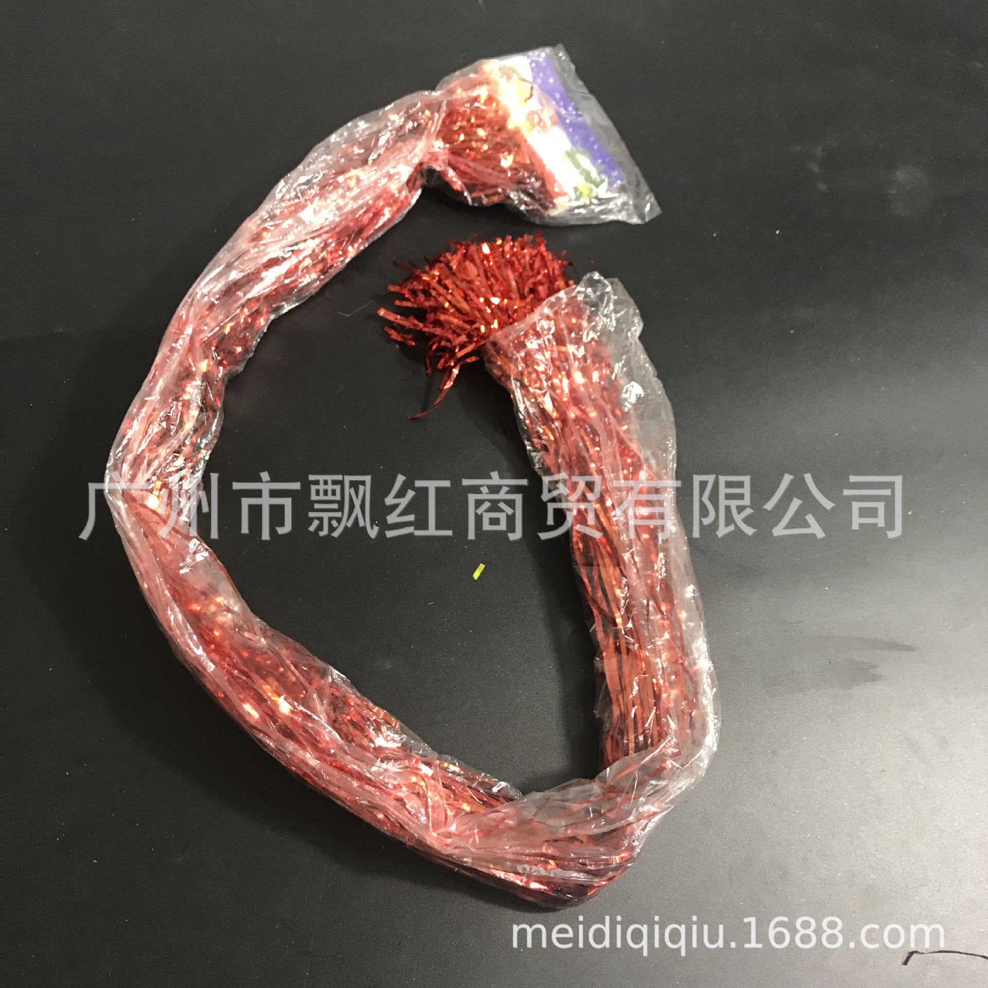 พู่ฟอยล์ ม่านฟอยล์ ตกแต่งงานปาร์ตี้ 10cm. x 100 cm. แพ็ค 10 ชิ้น สี แดง