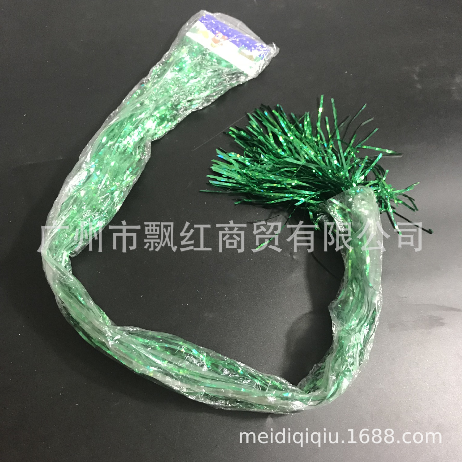 พู่ฟอยล์ ม่านฟอยล์ ตกแต่งงานปาร์ตี้ 10cm. x 100 cm. แพ็ค 10 ชิ้น สี เขียว