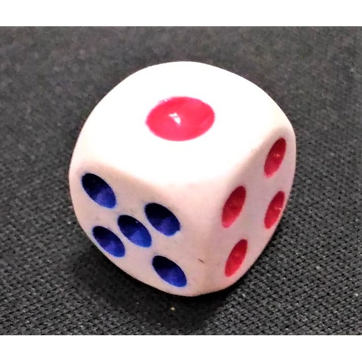 ลูกเต๋าพลาสติก pvc 6 ด้าน ขนาด 1 ซม. สีขาว จุดแดง/น้ำเงิน