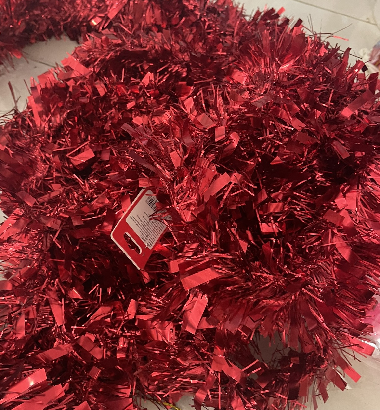 สายรุ้งฟอยล์ พู่ตกแต่งต้นไม้ Foil Tinsel Garland ยาว 5 เมตร สีเเดง