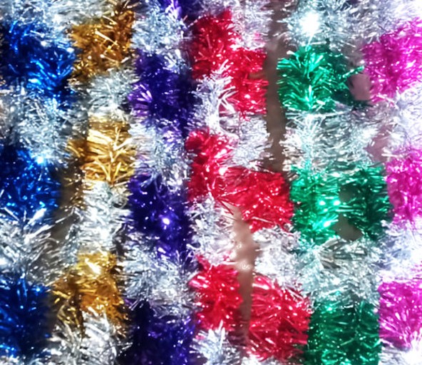 สายรุ้งฟอยล์ พู่ตกแต่งต้นไม้ Foil Tinsel Garland ยาว 5 เมตร สีเขียวสลับสีเงิน